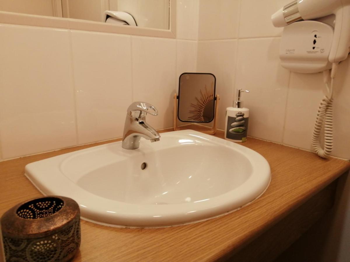 Doué-la-Fontaine Le Chai De La Rose Spa Et Seances Bien Etre מראה חיצוני תמונה