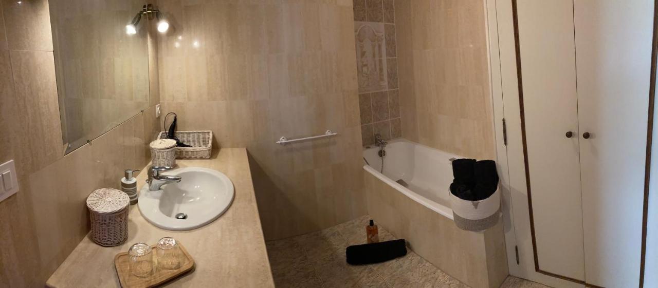 Doué-la-Fontaine Le Chai De La Rose Spa Et Seances Bien Etre מראה חיצוני תמונה