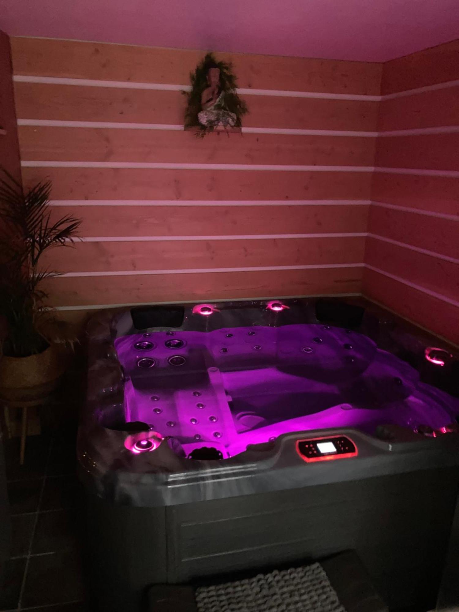 Doué-la-Fontaine Le Chai De La Rose Spa Et Seances Bien Etre מראה חיצוני תמונה